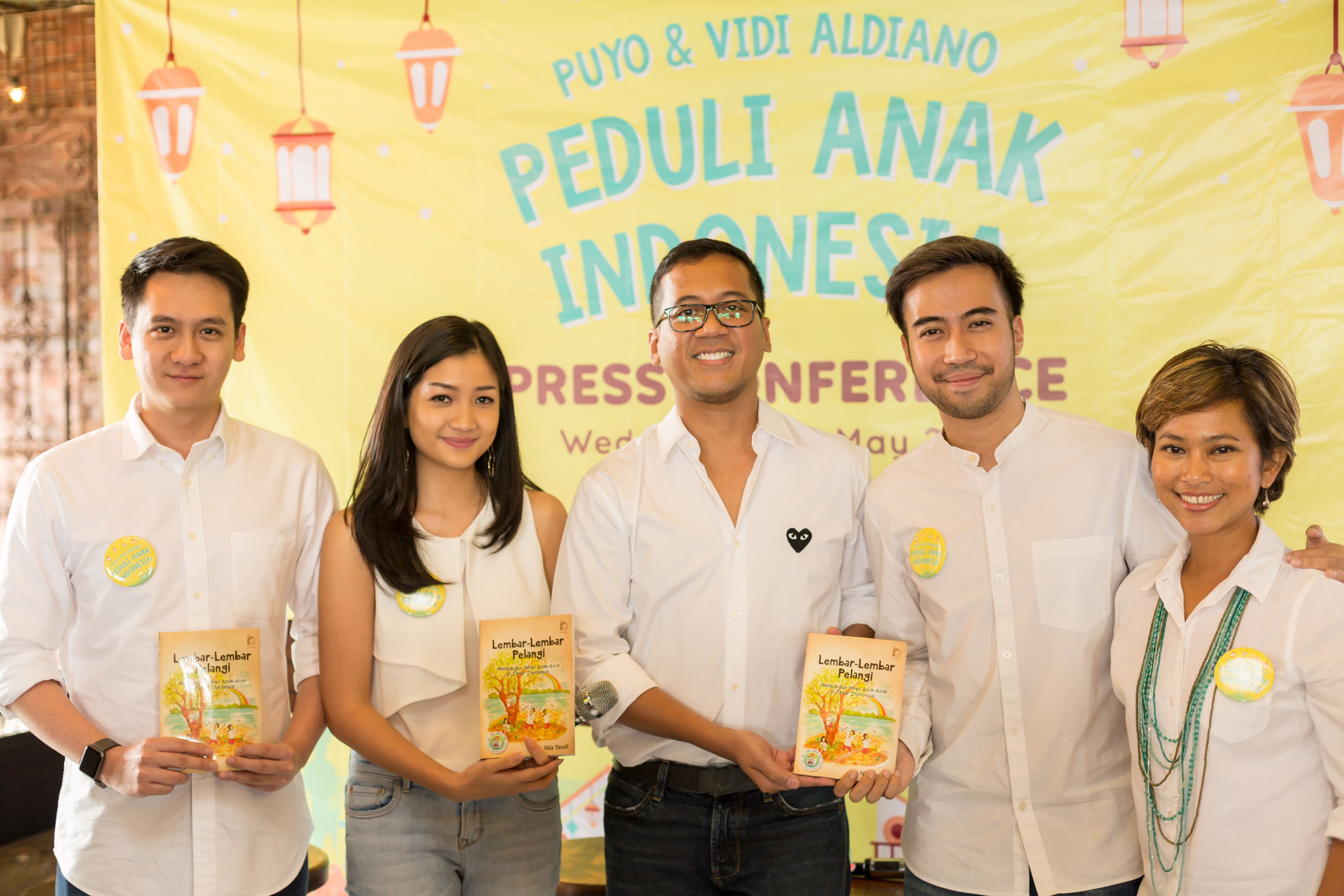 Puyo dan Vidi Aldiano Berbagi Kebahagiaan di Bulan Ramadhan